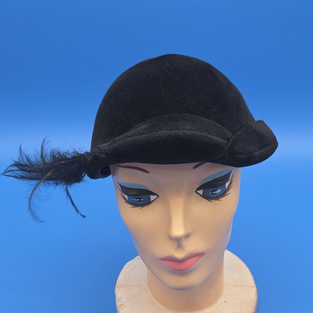 Vintage Black Felt Cloche Hat Feather Accent Sculpted Brim Women’s Cocktail Hat